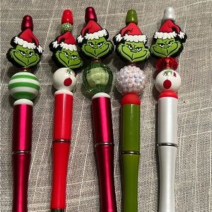 COPY - Cute grinch hand beaded custom pen. Sold separately